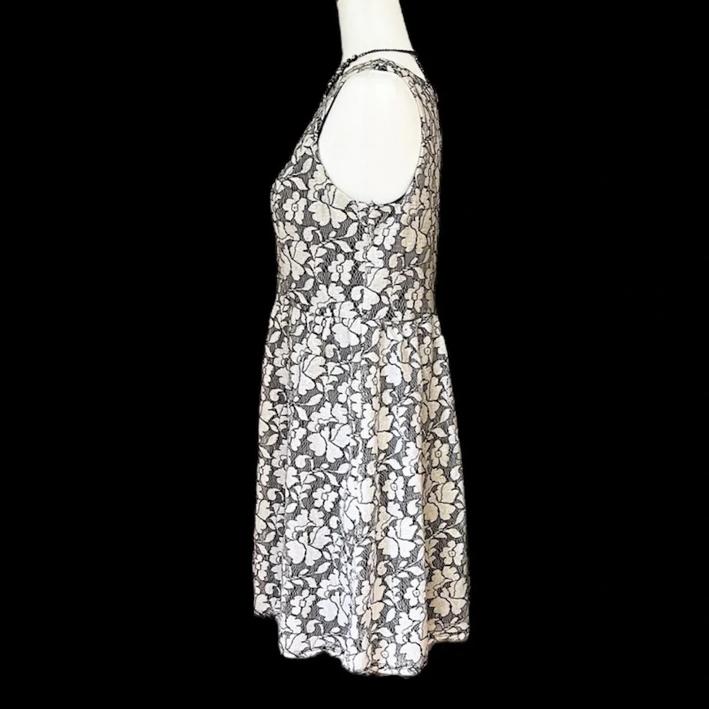 ⛔️SOLD⛔️ XHILARATION Sleeveless Floral Lace Midi Dress Black & White Sz Large - Picture 9 of 14